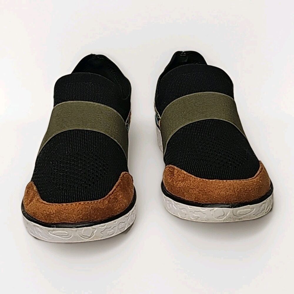 MUK LUKS Women Slip On Sneaker 8.5 Floral Embroidered Knit Black Comfort Loafers - Picture 3 of 8